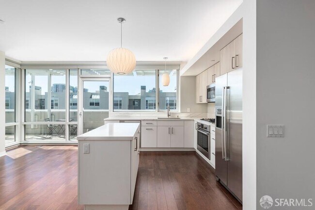 Building Photo - 501 Beale St