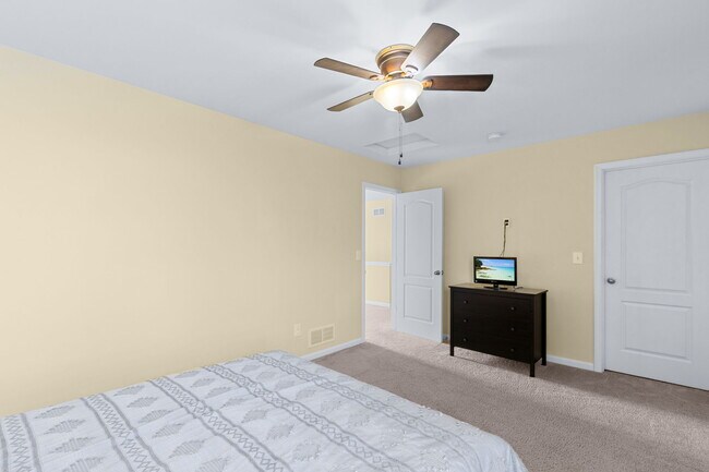 Building Photo - 430 Rockcrest Way