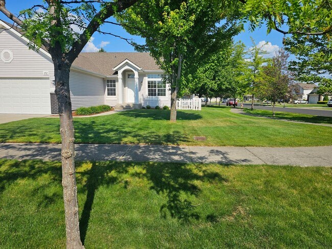 Building Photo - Beautiful home in Fieldstone