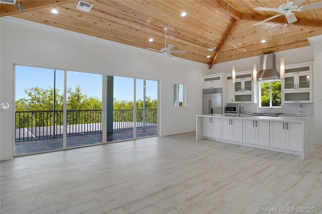 Building Photo - 2 Flamingo Hammock Rd