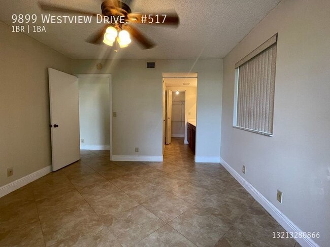 Building Photo - 9899 Westview Dr