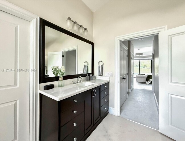 Building Photo - 400 Alexandra Cir