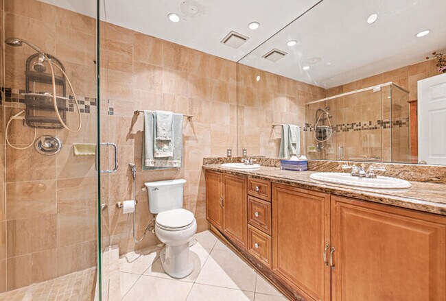 Building Photo - 1242 Wyndcliff Dr