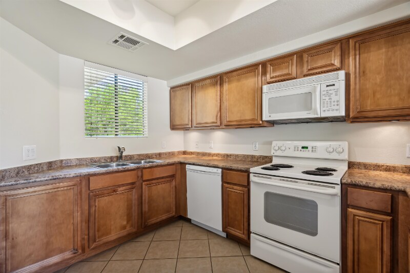 Building Photo - 4925 E Desert Cove Ave