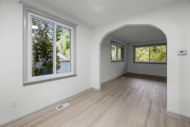 Building Photo - Beautiful 3 Bedroom Home