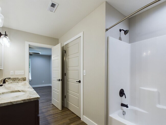 Building Photo - 131