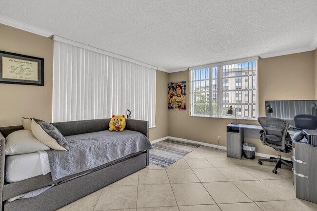 Building Photo - 3080 N Course Dr