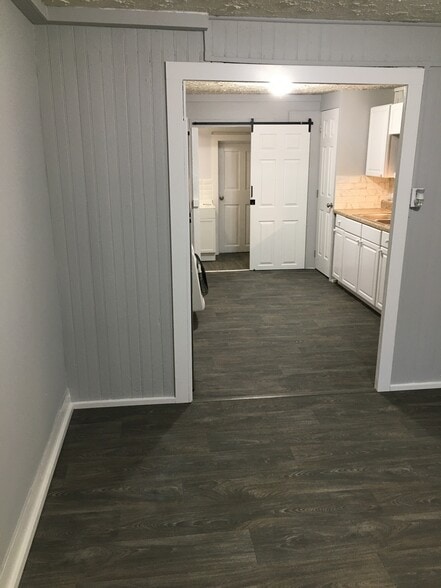 Building Photo - 5 E Pall Mall St