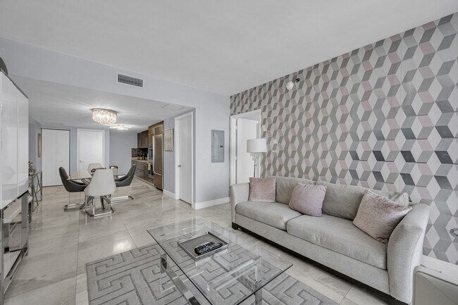 Building Photo - 485 Brickell Ave