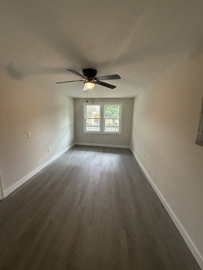 Building Photo - Updated One Bedroom in the heart of Lynchburg