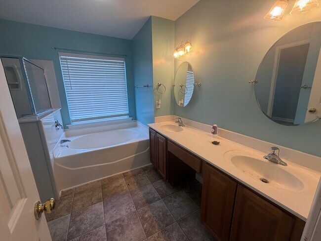 Building Photo - 575 Batty Way