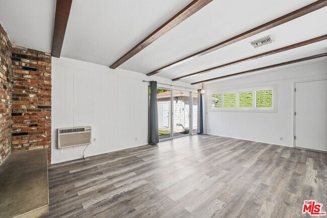 Building Photo - 14529 Greenleaf St