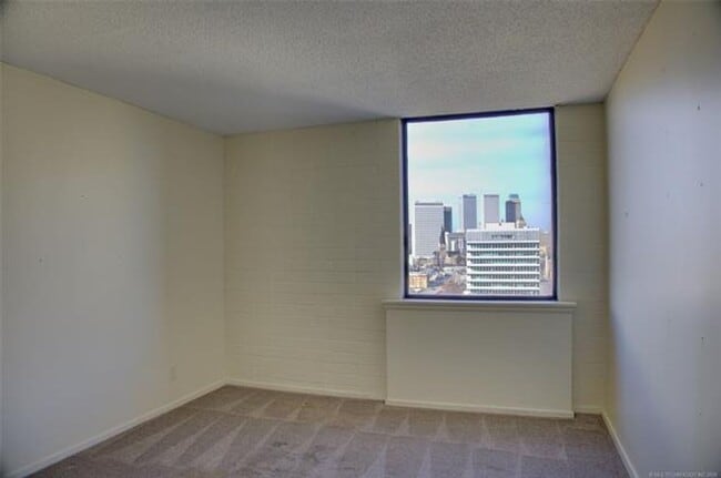 Building Photo - Adorable 2 bed 2 bath in historic Liberty Tower
