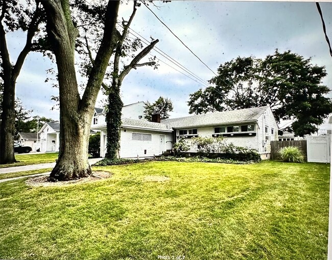 Primary Photo - 208 Broadway