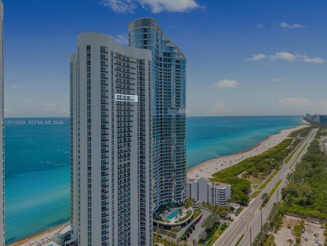 Building Photo - 15811 Collins Ave