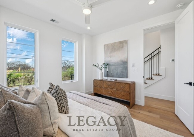 Building Photo - 1019 12th Ave N