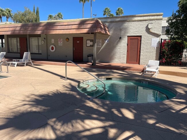 Building Photo - Remodeled 2 Bed / 2 Bath in Lovely Community – Pool, Covered Parking & Great Location