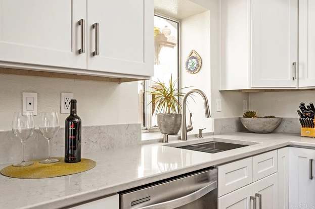 Building Photo - 7400 Altiva Pl