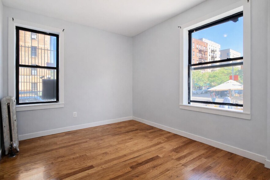 Building Photo - 518 W 204th St