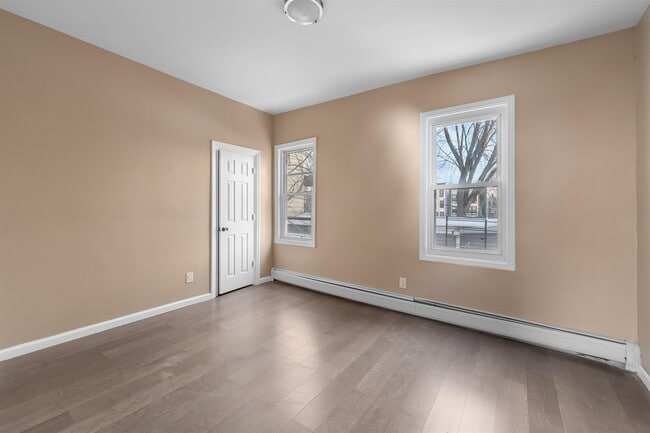 Building Photo - 134 Van Horne St