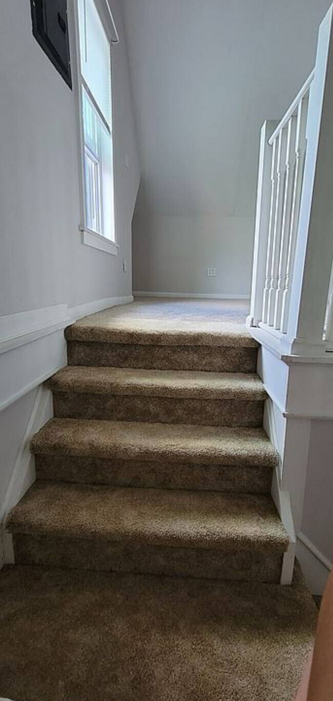 Building Photo - 15 Minden Ave