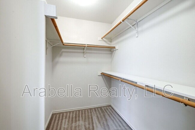 Building Photo - 832 Dimrock