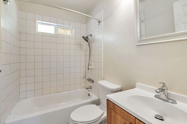 Building Photo - Great Updated Sunnyvale Home Near Tech Com...