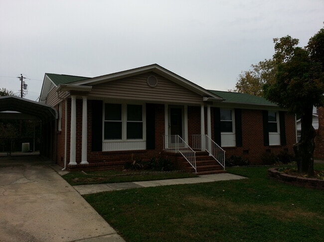 Building Photo - 2512 Burgundy Dr