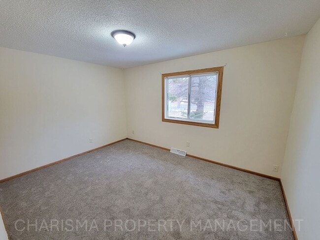 Building Photo - 4 BD, 2 BA - FENCED IN YARD, PRIVATE TRAILS, FINISHED UPPER AND LOWER LIVING AREAS, ATTACHED GARAGE!
