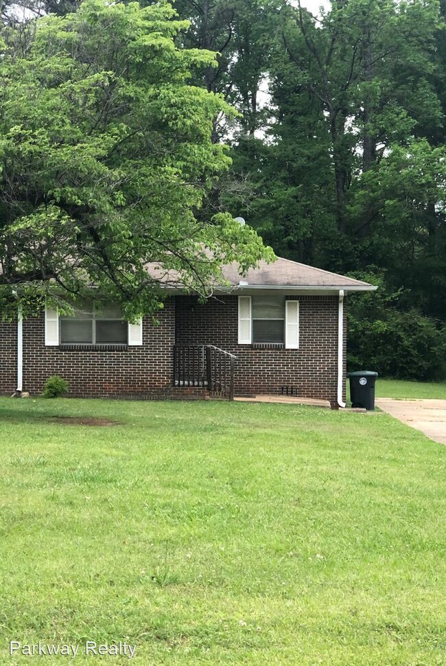 Primary Photo - 2 br, 1 bath House - 322 East View Blvd