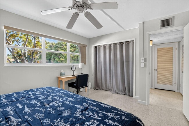 Building Photo - 414 Seasage Dr