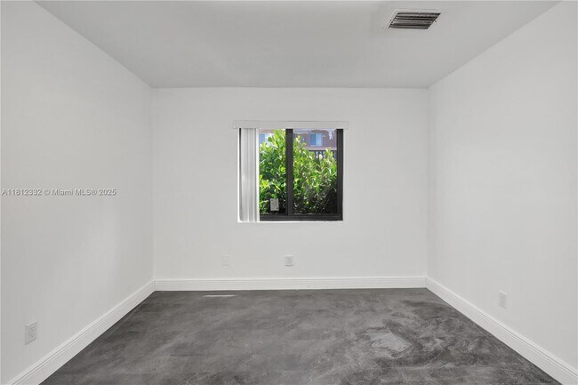 Building Photo - 5980 SW 40th Ave