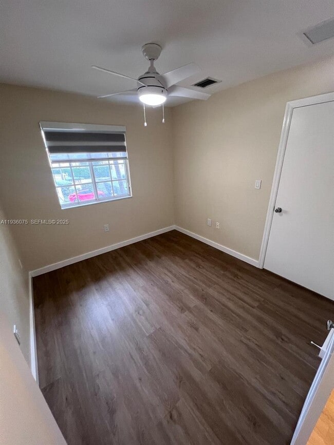 Building Photo - 2098 NE 167th St