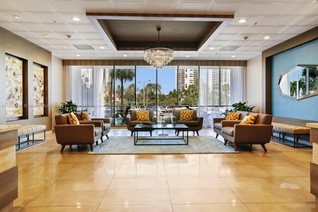 Building Photo - 3701 N Country Club Dr