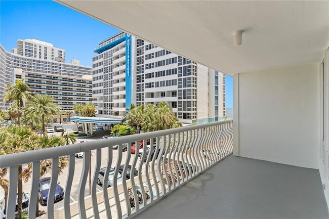Building Photo - 4020 Galt Ocean Dr