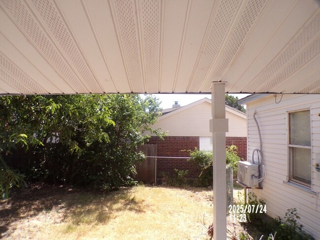 Building Photo - Newly renovated! Pet Friendly! Centrally l...