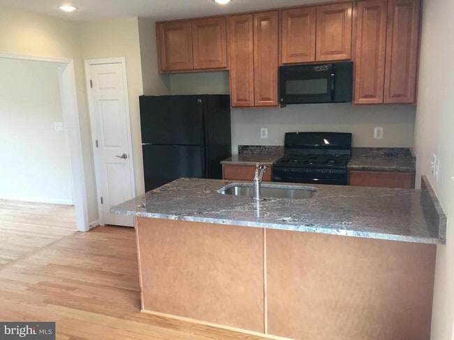 Building Photo - 8904 Cherry St