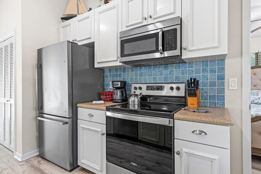 Building Photo - 220 Sundial St