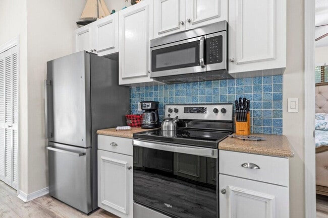 Building Photo - 220 Sundial St