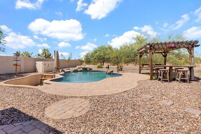 Building Photo - Stylish Home with Loft, Den, Great Room & ...