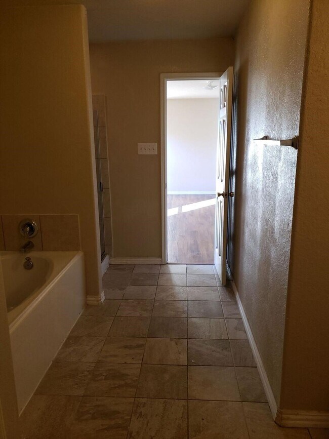 Building Photo - 15810 Sheldon Ridge Way