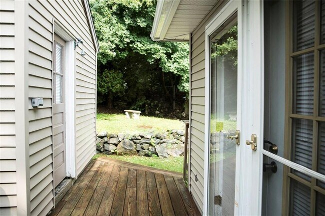 Building Photo - 2840 Hartford Ave