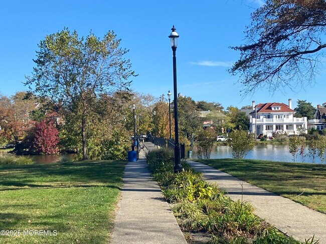 Building Photo - 1204 Emory St