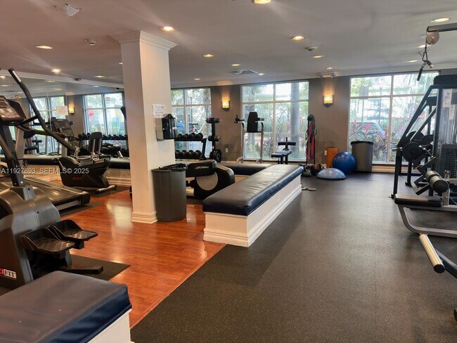 Building Photo - 1919 Van Buren St