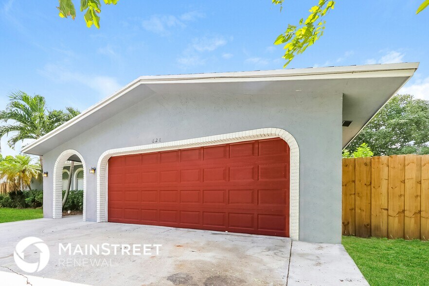 Primary Photo - 628 SW 18th Ave