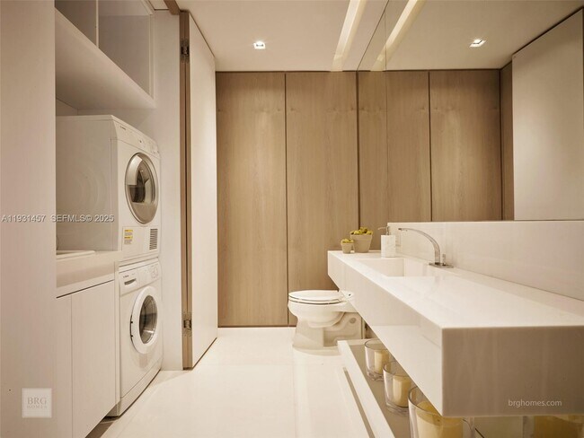 Building Photo - 9701 Collins Ave