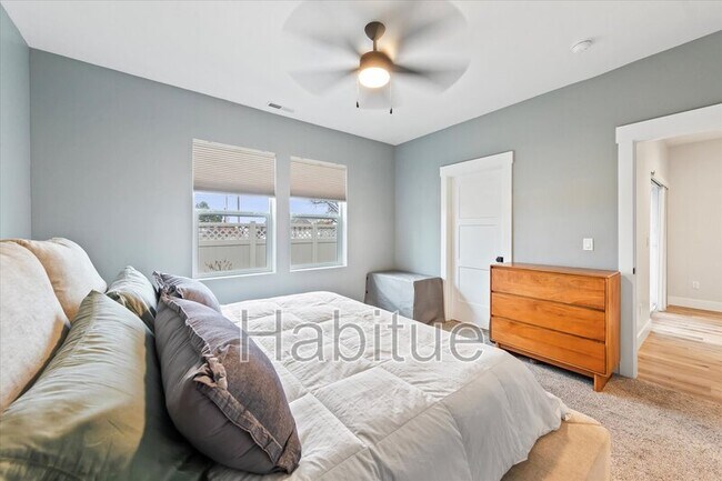 Building Photo - 917 E Bissett St