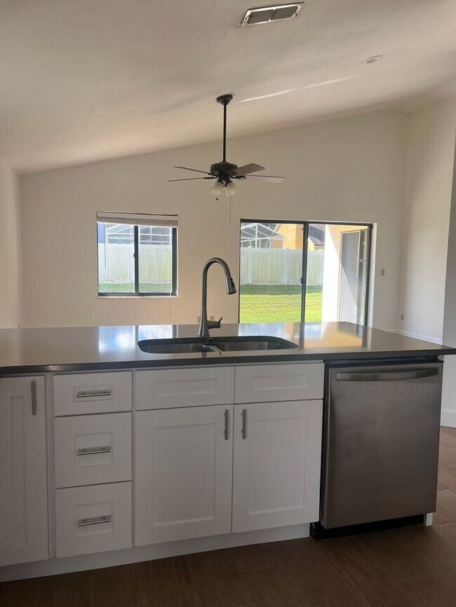 Building Photo - Charming Single-Family Home in Oviedo, FL