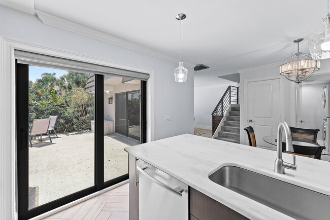 Building Photo - 2320 23rd Ct