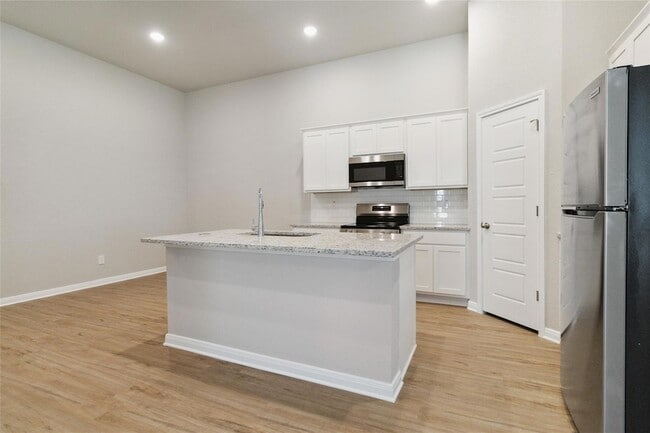 Building Photo - 170 Schrader Dr